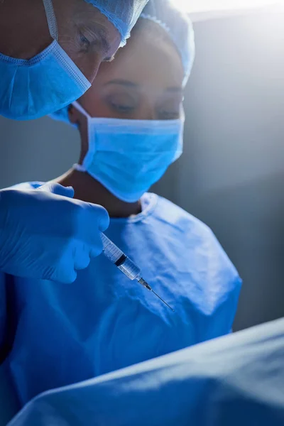 Vue Groupe Chirurgiens Travaillant Sur Patient Dans Une Salle Opération — Photo