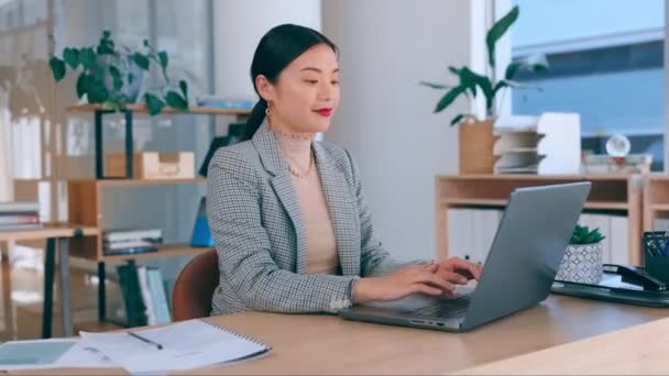 Laptop Pisanie Maszynie Kobieta Biznesu Azjatyckiego Biurze Badań Online Mail — Wideo stockowe