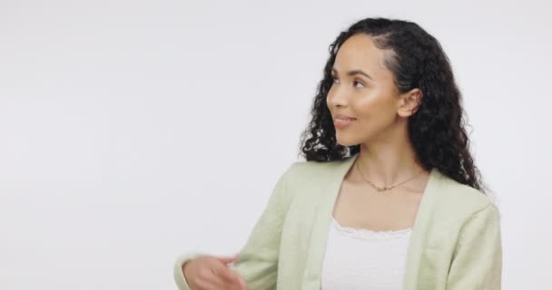 Διαφήμιση Μάρκετινγκ Mockup Μια Μαύρη Γυναίκα Στο Στούντιο Ένα Γκρι — Αρχείο Βίντεο