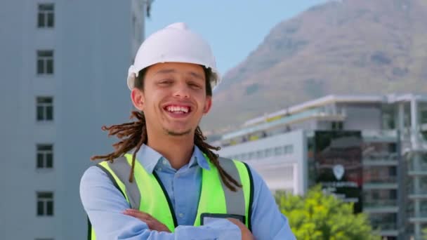 Şantiye Inşaatı Planlarken Gülümseyen Portre Mühendislik Şehirde Mutlu Bir Mimar — Stok video