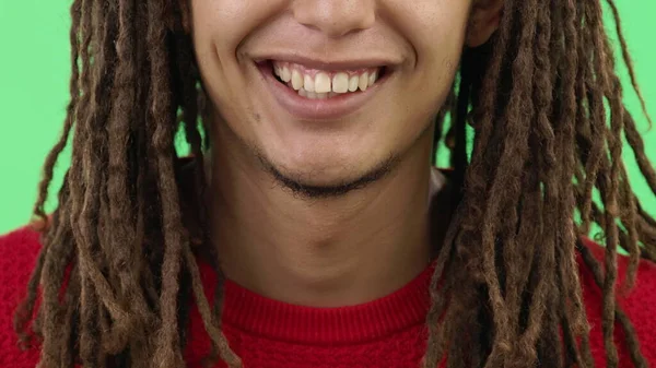 Śmiech Uśmiech Usta Mężczyzny Dla Żartu Zielonym Ekranie Odizolowanym Tle — Zdjęcie stockowe
