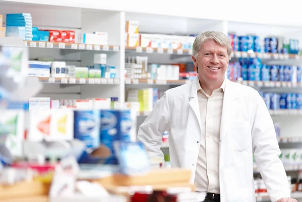 Male Pharmacist Drugstore Portrait Mature Male Pharmacist Smiling Drugstore — Stock fotografie