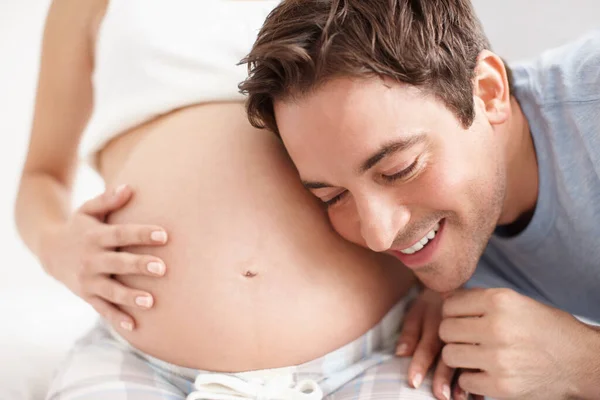 Anybody Happy Father His Ear Next His Wifes Pregnant Belly — Stock Photo, Image