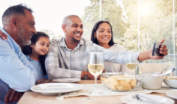 Zwarte Familie Selfie Lunch Gelukkig Thuis Met Mannen Vrouwen Meisje — Stockfoto