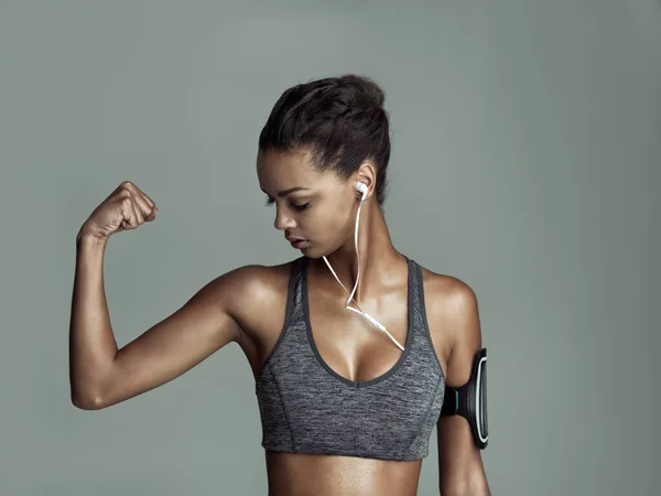 You Cant Wrong Strong Studio Shot Fit Young Woman Flexing — Stock Photo, Image