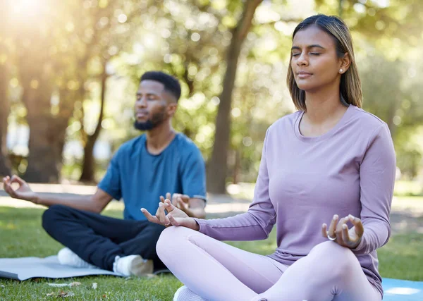 Mediation Rust Yoga Les Met Mensen Het Park Voor Ontspanning — Stockfoto