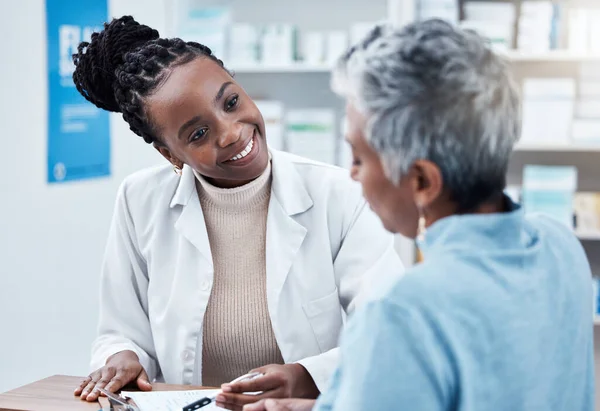 Farmácia Cuidados Saúde Médico Com Cliente Mulher Negra Farmacêutico Dispensário — Fotografia de Stock
