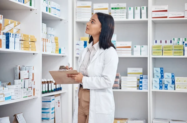 Portapapeles Farmacia Inventario Productos Stock Mujeres Toman Farmacia Tienda Farmacéutica — Foto de Stock