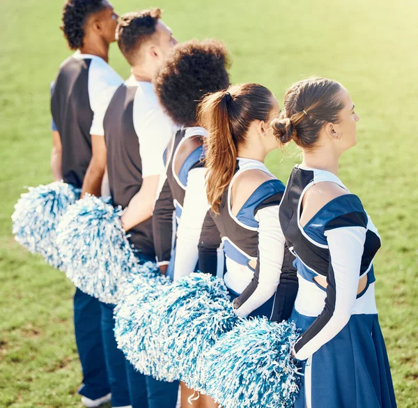 Cheerleader Übung Line Und Schüler Cheerleading Uniform Auf Dem Außenplatz — Stockfoto