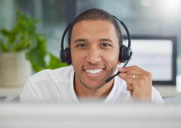 Zwarte Man Call Center Portret Blij Met Computer Voor Advies — Stockfoto