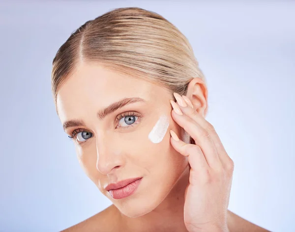 Face Portrait Skincare Woman Cream Studio Isolated Blue Background Facial — Stock Photo, Image