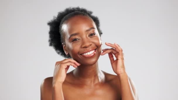 Mulher Negra Rosto Beleza Mãos Facial Felicidade Com Brilho Cuidados — Vídeo de Stock
