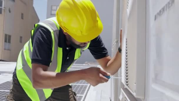 Klimatizace Střecha Technik Opravy Údržba Práce Ventilátoru Nebo Aircon Generátor — Stock video