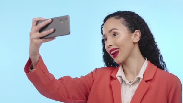Selfie Mulher Negócios Sorrir Estúdio Para Imagem Perfil Mídia Social — Vídeo de Stock