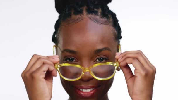 Wajah Wanita Hitam Dan Kacamata Untuk Visi Kebahagiaan Dan Wanita — Stok Video