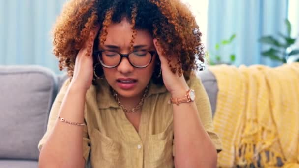 Черная Женщина Голова Боль Стрессом Усталостью Скорая Медицинская Помощь Напряжением — стоковое видео