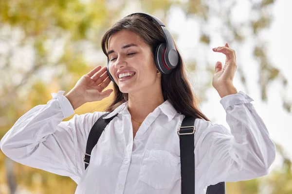 Música Faculdade Feliz Com Mulher Parque Para Streaming Educação Rádio — Fotografia de Stock