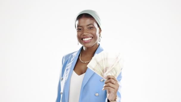 Готівка Гроші Щаслива Африканська Жінка Ізольовані Білому Тлі Бізнесу Багатства — стокове відео