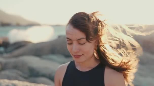 Meditación Paz Relax Con Mujer Playa Para Espiritual Mindfulness Fitness — Vídeos de Stock