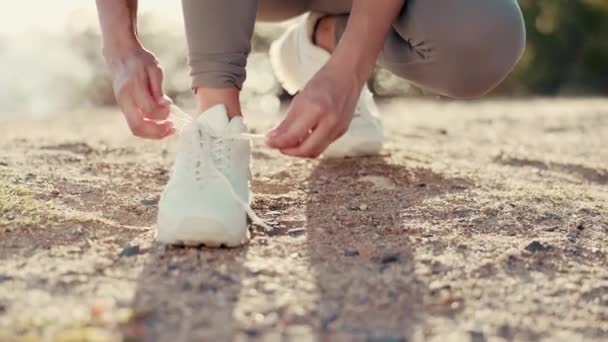 Zapatos Corbata Fitness Con Mujer Naturaleza Para Correr Hacer Ejercicio — Vídeos de Stock
