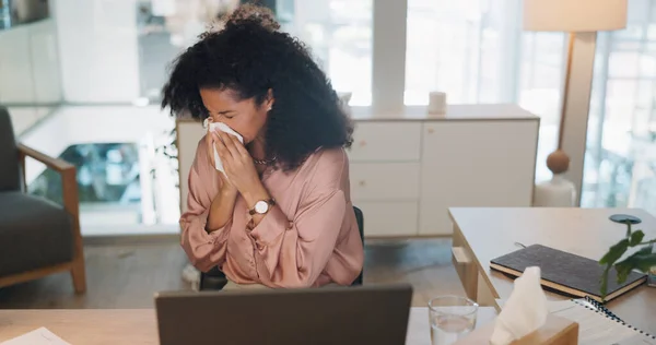Black Woman Covid Sinus Office Sneeze Tissue Runny Nose While — Stockfoto