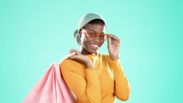 Bolsa Compras Moda Retail Con Mujer Negra Gafas Para Diseñador — Vídeo de stock