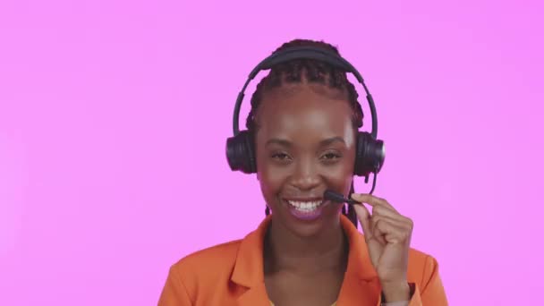 黑人妇女 呼叫中心的脸和手没事的姿态 是的同意和良好的评审客户的支持 电话营销代理的快乐工作室肖像 顾问服务的微笑和情感符号 — 图库视频影像
