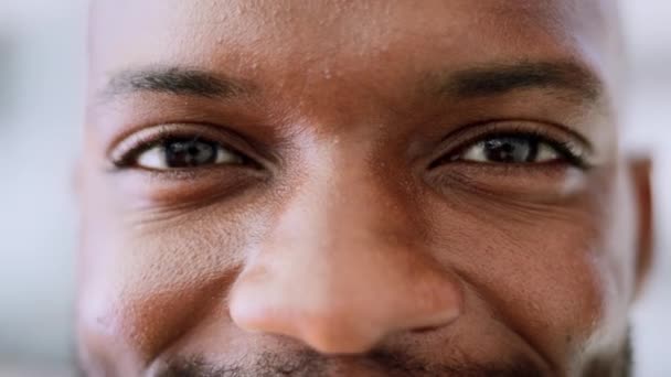Augenfokus Schwarzes Männergesicht Und Porträt Von Augenuntersuchungen Und Sehtests Für — Stockvideo