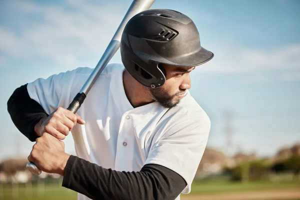 Baseball Nietoperz Poważnie Sportowcem Świeżym Powietrzu Grając Konkurencyjną Grę Latem — Zdjęcie stockowe