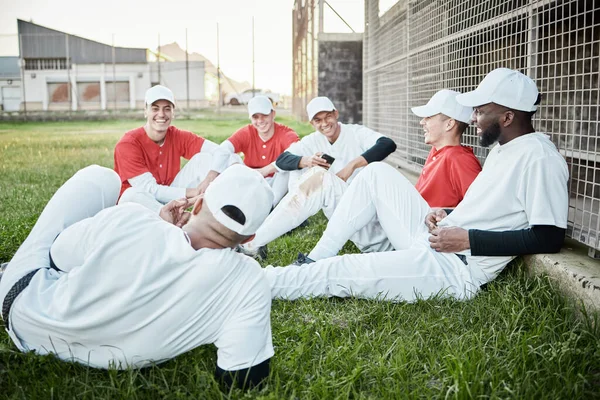 Команда Бейсболу Спілкування Стадіонна Трава Спортивною Групою Сидить Фітнес Перерві — стокове фото