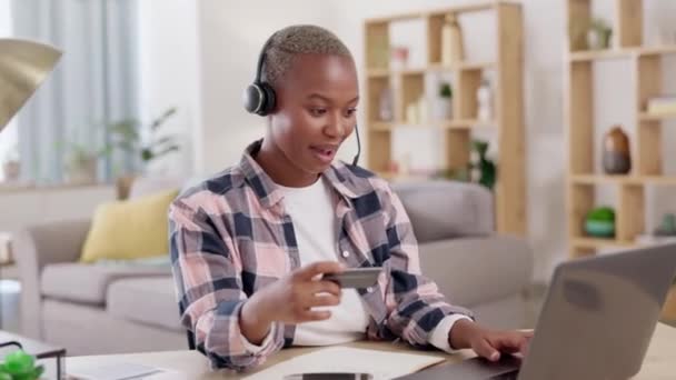 Mujer Negra Portátil Tarjeta Crédito Trabajo Remoto Para Telemarketing Comercio — Vídeo de stock
