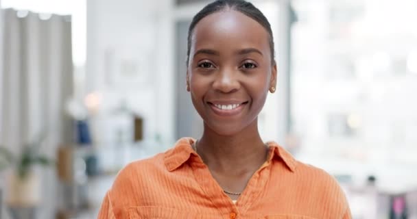 Счастливая Смеющаяся Портрет Черной Женщины Улыбкой Счастье Комедию Уверенность Мбаппе — стоковое видео