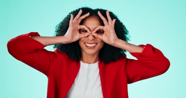 Cara Diversión Gafas Dedo Con Cómic Mujer Negra Estudio Sobre — Vídeos de Stock