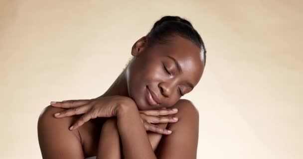 Cuidado Piel Belleza Retrato Una Mujer Negra Con Amor Propio — Vídeo de stock