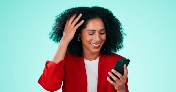 Zwarte Vrouw Gezicht Selfie Met Afro Studio Voor Glimlach Schoonheid — Stockvideo