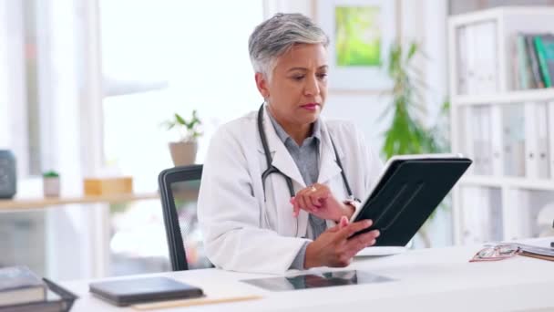 Tablet Digitale Mal Testa Medico Stress Nel Problema Trattamento Ospedaliero — Video Stock