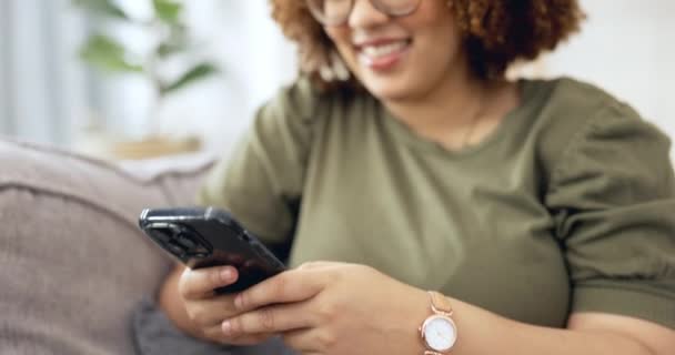 Teléfono Mensajes Texto Mujer Negra Ríen Meme Divertido Las Redes — Vídeos de Stock