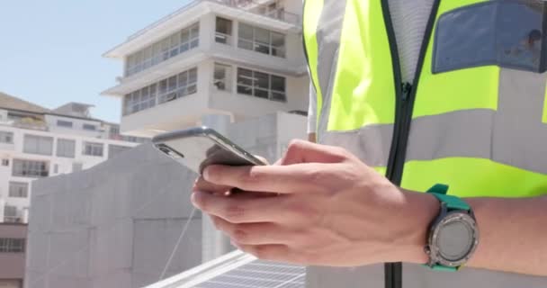 Eller Akıllı Telefon Açık Havada Mühendislik Kurmak Inşaat Raporları Için — Stok video