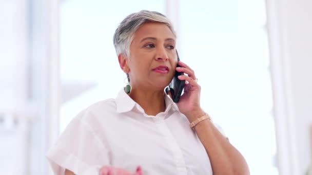Starší Žena Nebo Obchodní Telefonát Kancelářských Sítích Sjednávání Firem Nebo — Stock video