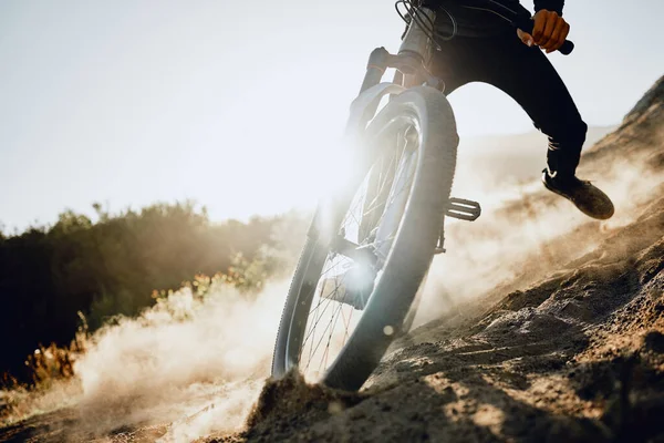 산악자전거 그리고 속에서 훈련받는 사람들 스포츠를 모험을 광고와 마라톤 오토바이타는 — 스톡 사진