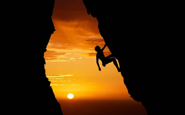Mountain Silhouette Climbing Rock Man Training Fitness Cardio Exercise Morning — Stock Photo, Image
