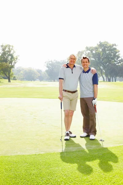 Dos Hombres Campo Golf Longitud Completa Padre Hijo Pie Campo — Foto de Stock