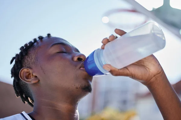 Water Hydration Healthy Lifestyle Sporty Black Man Drinking Water Bottle — Stockfoto