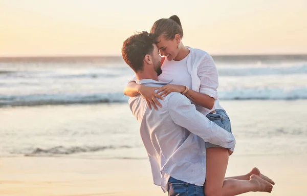 Pareja Amor Playa Con Hombre Una Mujer Junto Mar Océano — Foto de Stock
