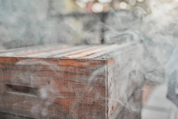 음식을 양봉업 양봉업을 배경이다 밀랍으로 흡연자 — 스톡 사진