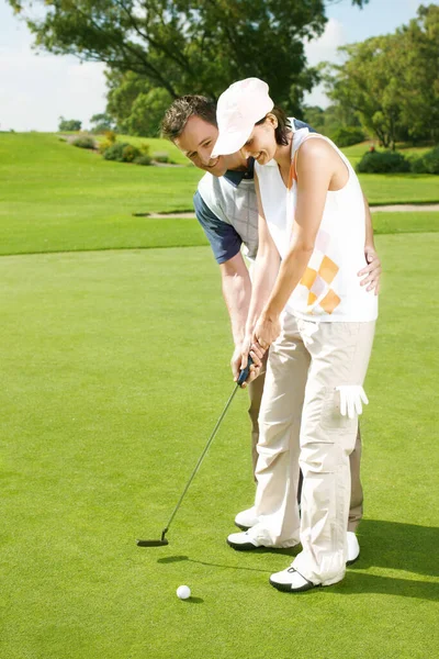 Laisse Moi Aider Aligner Ton Tir Jeune Couple Jouant Golf — Photo