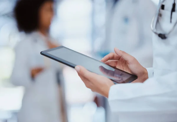 Medizin Gesundheitswesen Und Versicherung Mit Einem Tablet Den Händen Eines — Stockfoto