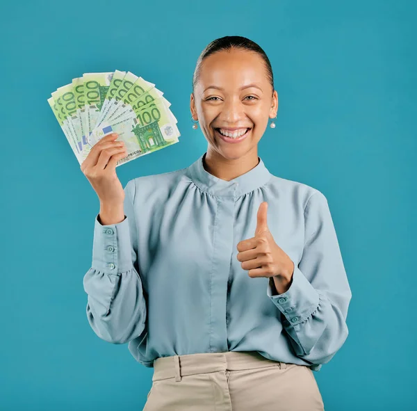 Αντίχειρες Από Μια Γυναίκα Ευτυχισμένη Οικονομική Επιτυχία Κρατώντας Χρήματα Και — Φωτογραφία Αρχείου