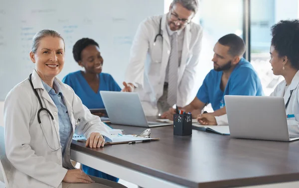Sjukvård Medicin Och Lagarbete Med Kvinnlig Ledare Eller Läkare Och — Stockfoto