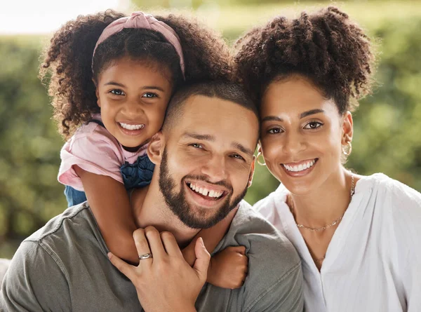 Portret Van Een Zwarte Familie Moeder Vader Meisje Die Plezier — Stockfoto